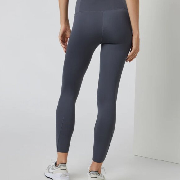 Vuori Evolve Set - Evolve Legging and Square Neck Bra - Picture 2 of 7